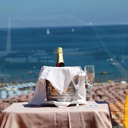 Waldorf 4* ريميني