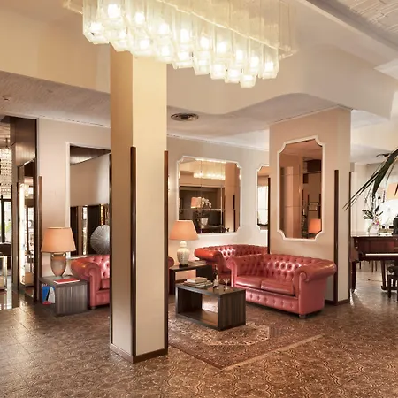 Waldorf Hotel