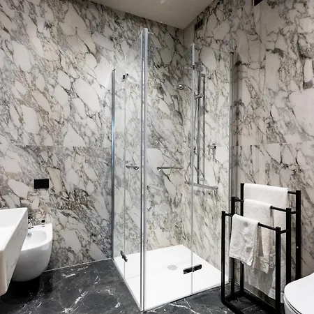 Waldorf Hotel 4*