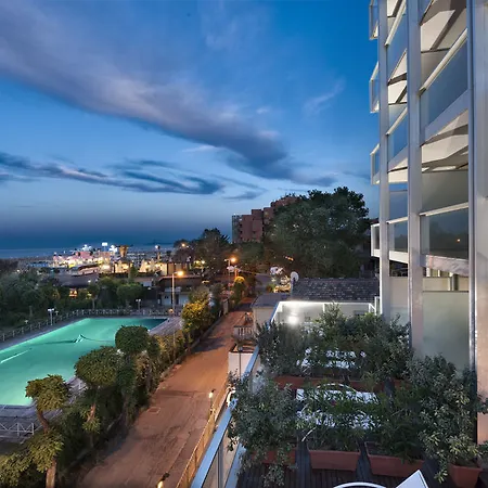Waldorf Otel 4*