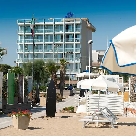 Waldorf Hotel 4*