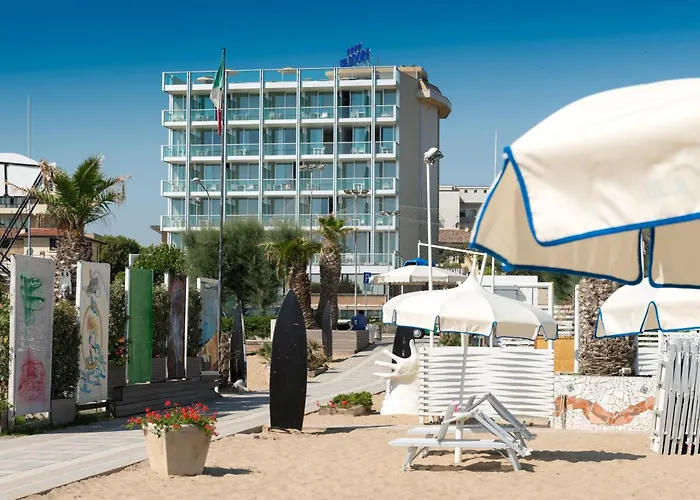 Waldorf Hotel 4*