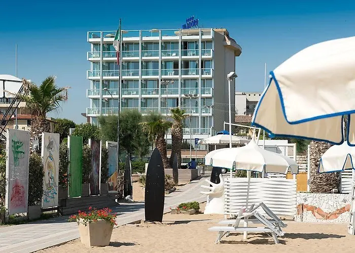Waldorf Hotel 4*