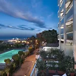 Waldorf Hotel 4*